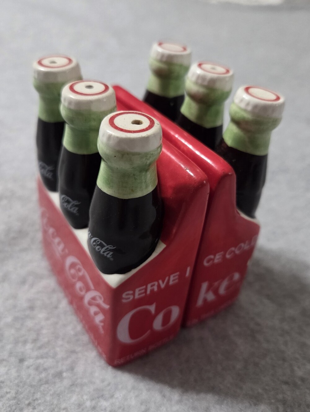 Coca-Cola Six Pack Salt and Pepper Shakers Coke S&P Shakers Touch to Form 6-Pack